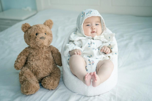 东营宝宝吃不饱母乳的症状